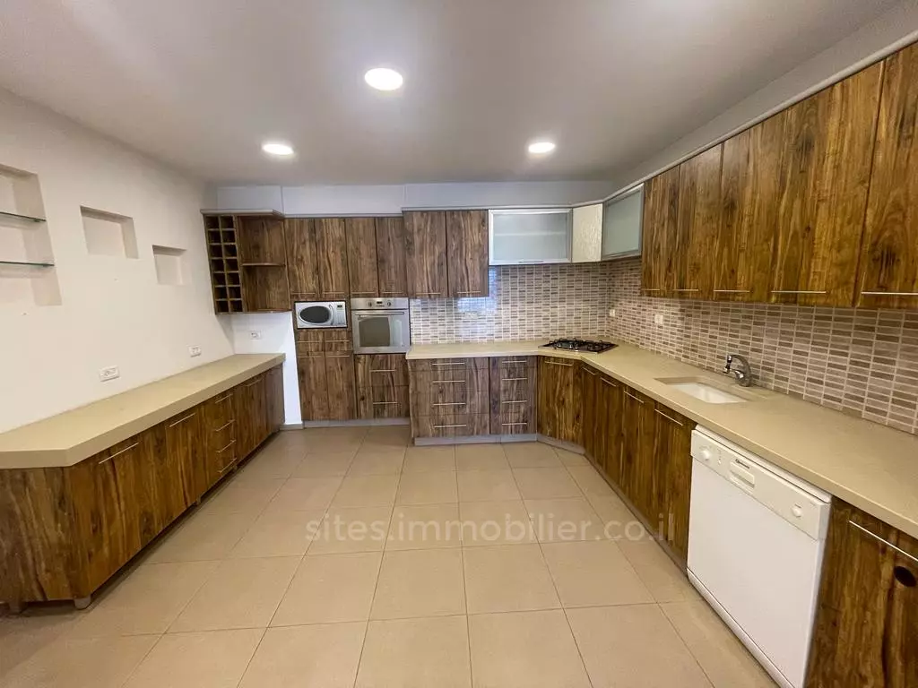 Apartment 5 rooms Netanya City center 457-IBL-1281