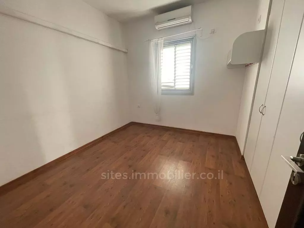 Apartment 5 rooms Netanya City center 457-IBL-1281