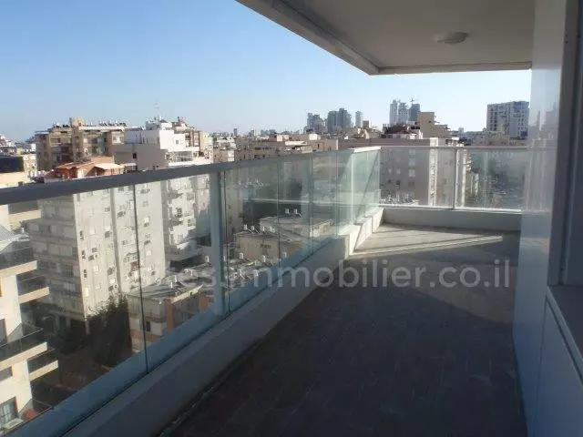 Apartment 5 rooms Netanya Kikar 457-IBL-1282