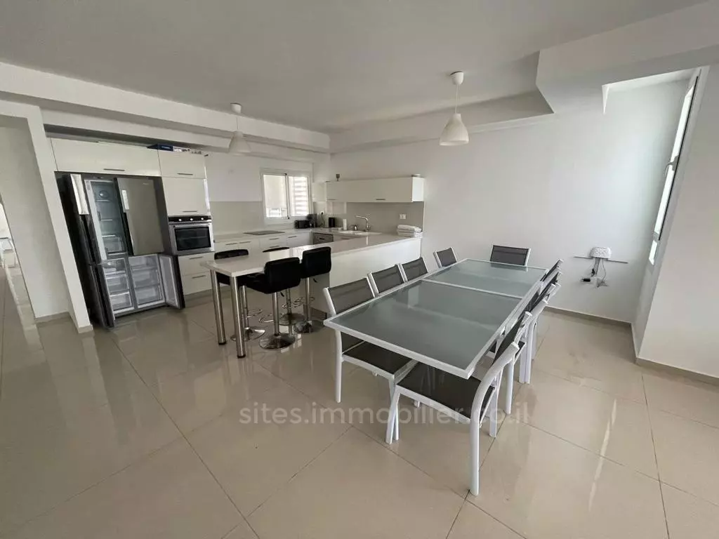 Apartment 5 rooms Netanya Kikar 457-IBL-1282