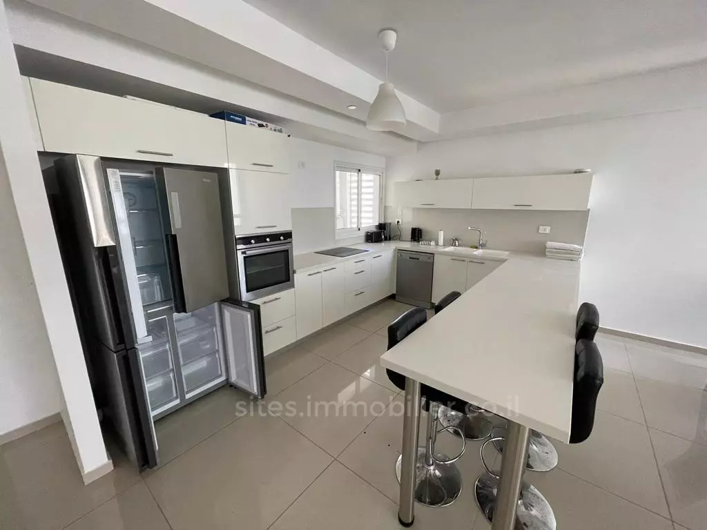 Apartment 5 rooms Netanya Kikar 457-IBL-1282