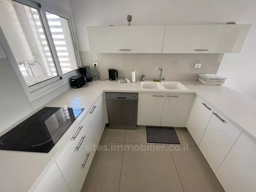 Apartment 5 rooms Netanya Kikar 457-IBL-1282