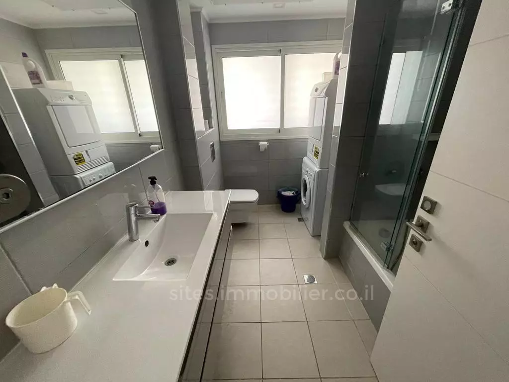 Apartment 5 rooms Netanya Kikar 457-IBL-1282