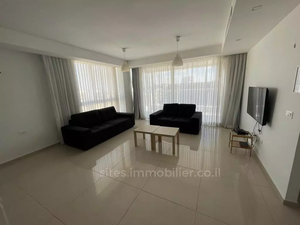 Apartment 5 rooms Netanya Kikar 457-IBL-1282