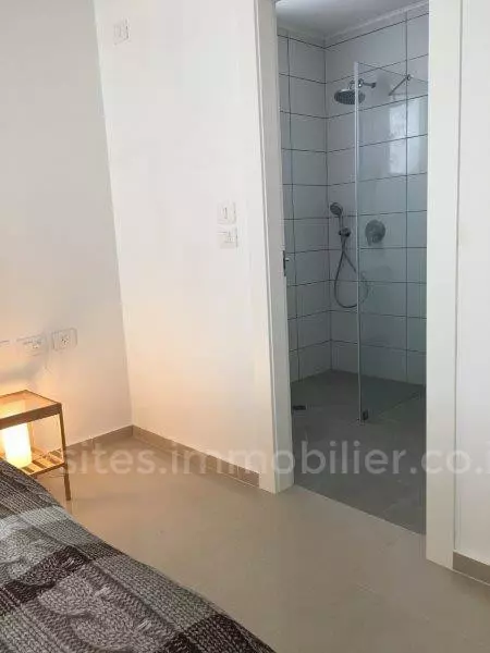 Apartment 5 rooms Netanya Kikar 457-IBL-1282