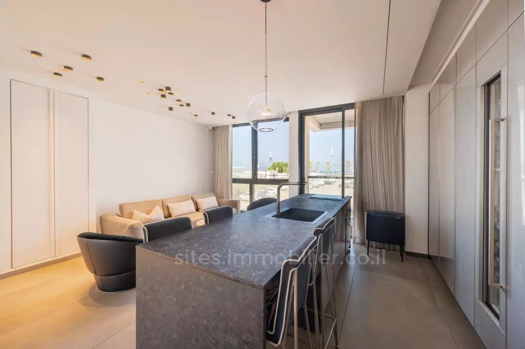 Apartment 3 rooms Tel Aviv First sea line 457-IBL-1285