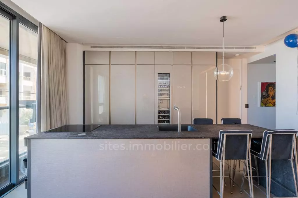 Apartment 3 rooms Tel Aviv First sea line 457-IBL-1285