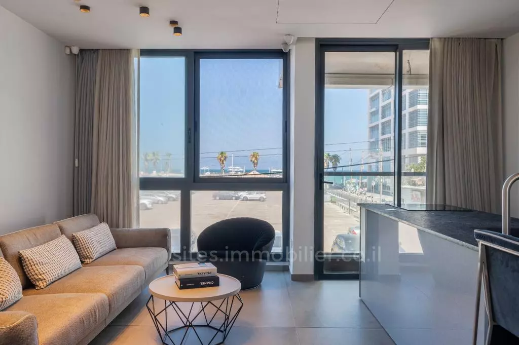 Apartment 3 rooms Tel Aviv First sea line 457-IBL-1285