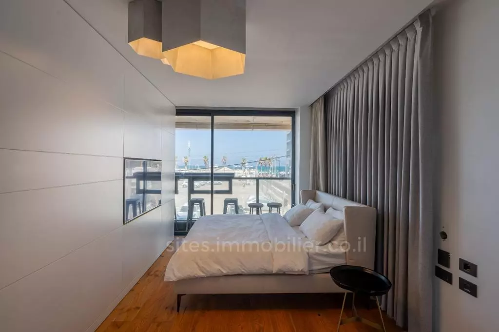 Apartment 3 rooms Tel Aviv First sea line 457-IBL-1285