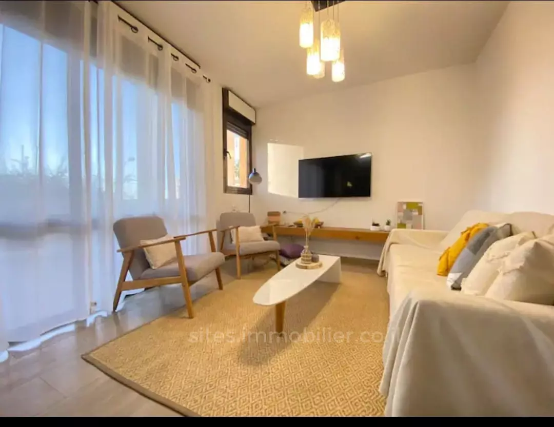 Apartment 3 rooms Tel Aviv First sea line 457-IBL-1294