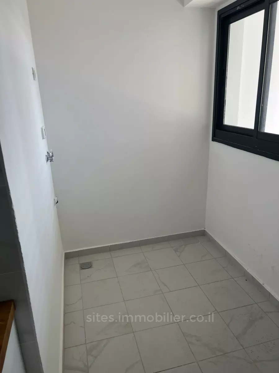 Apartment 3 rooms Netanya City center 457-IBL-1299