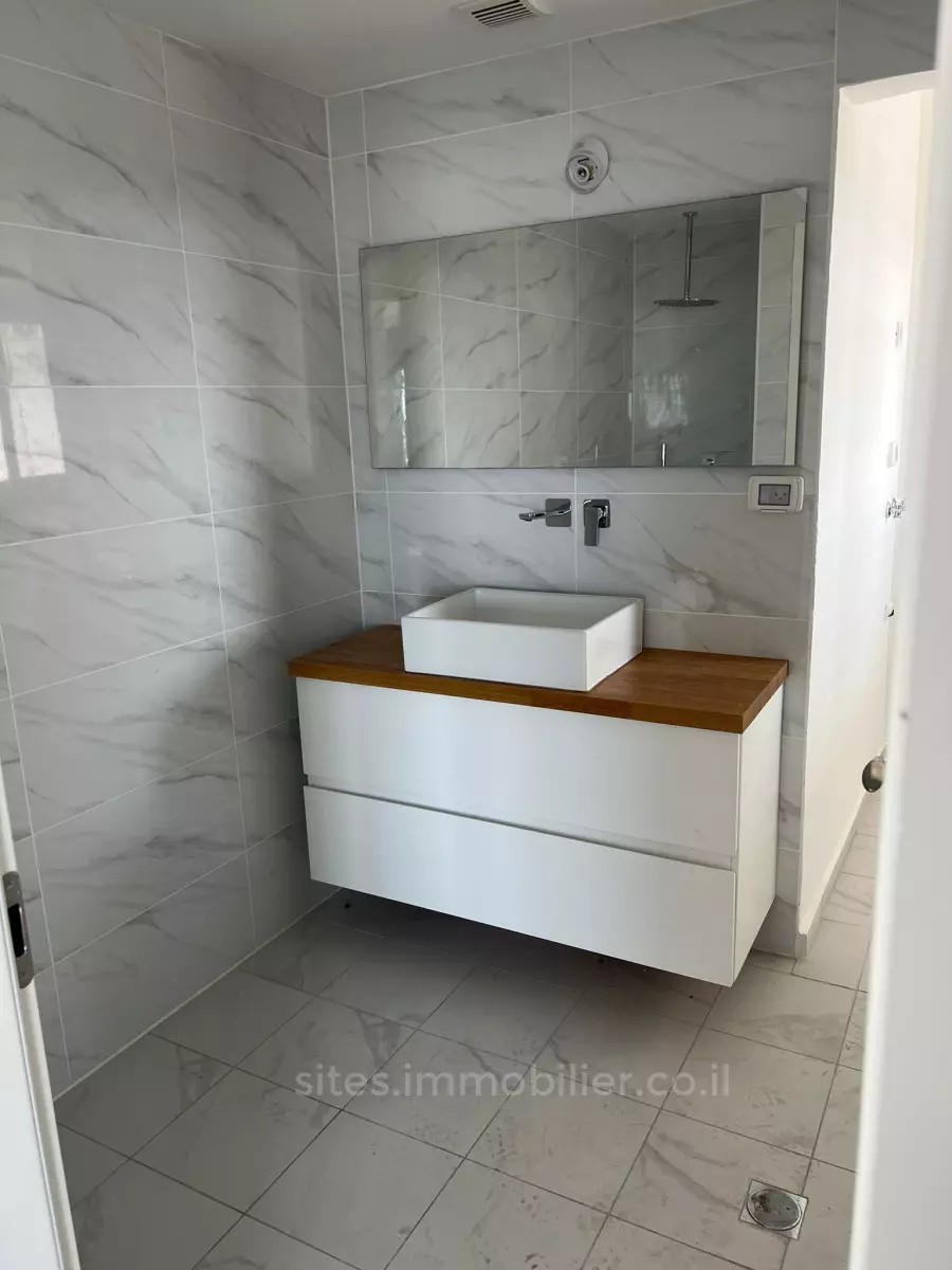 Apartment 3 rooms Netanya City center 457-IBL-1299