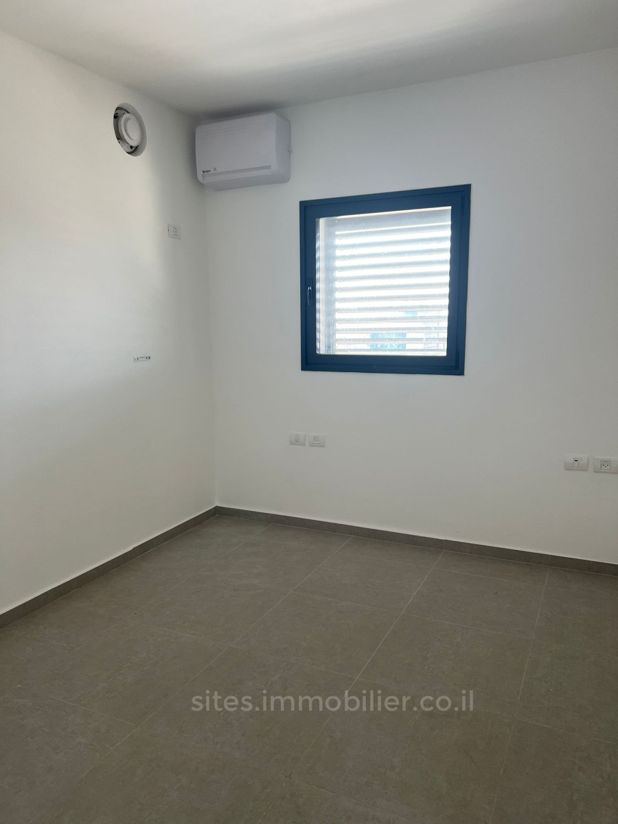 Apartment 3 Rooms Netanya City center 457-IBL-1299