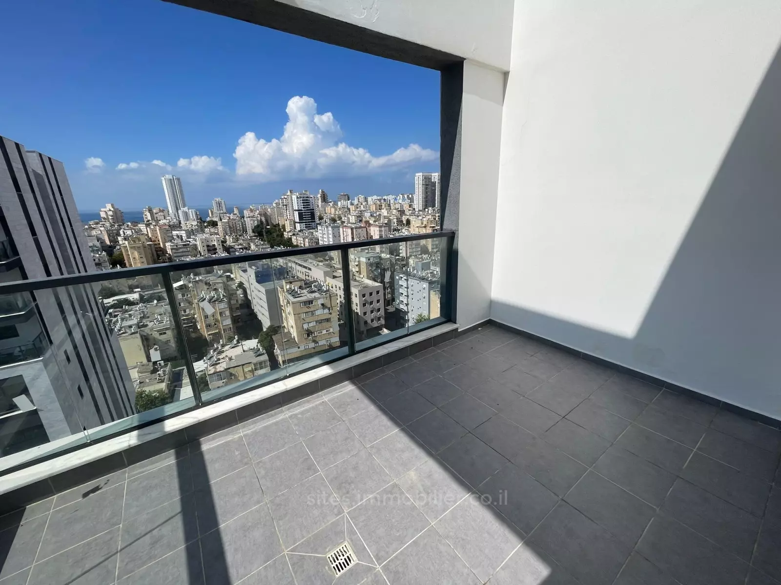 Penthouse 3 Rooms Netanya City center 457-IBL-1301