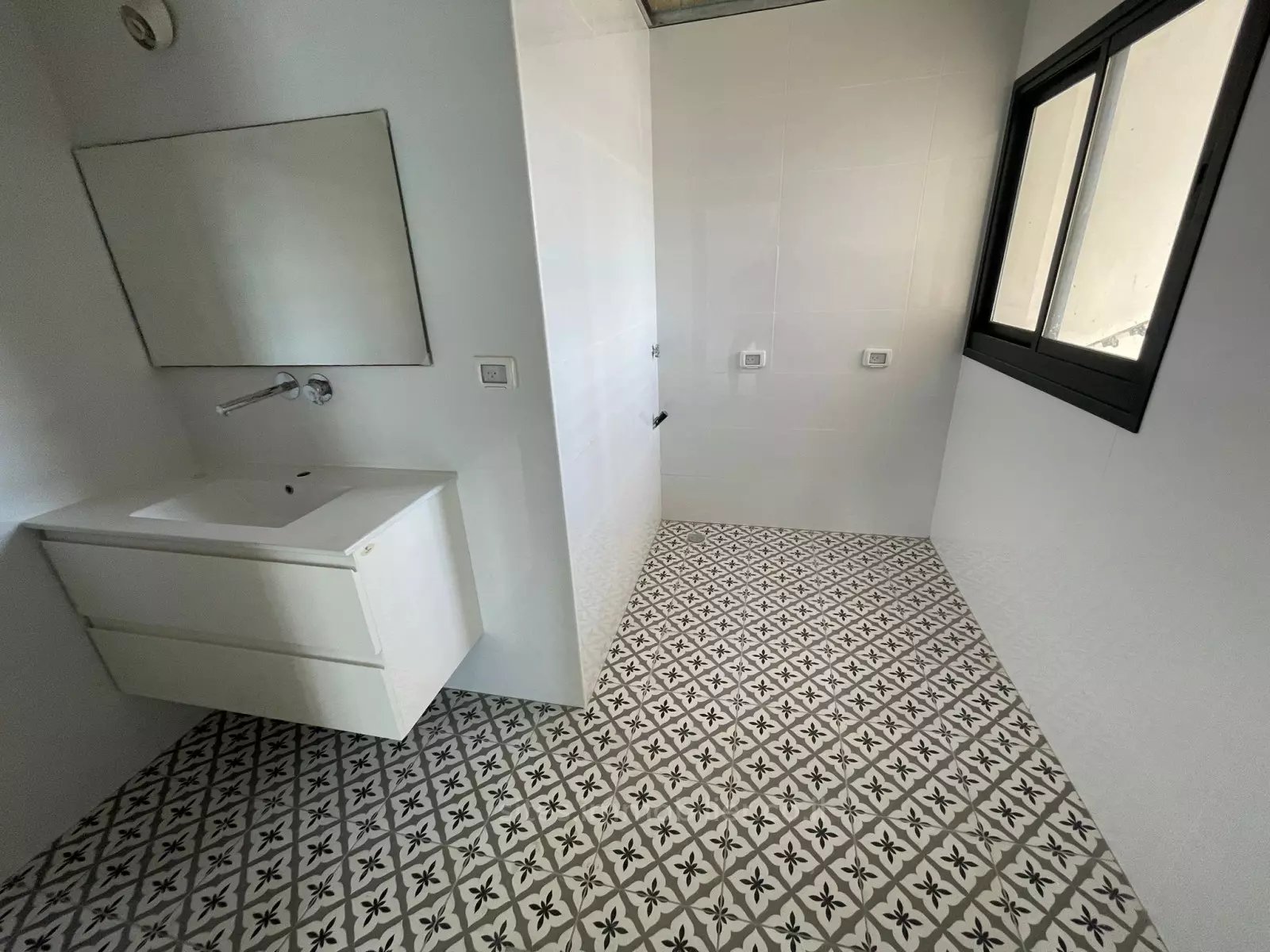 Penthouse 3 Rooms Netanya City center 457-IBL-1301