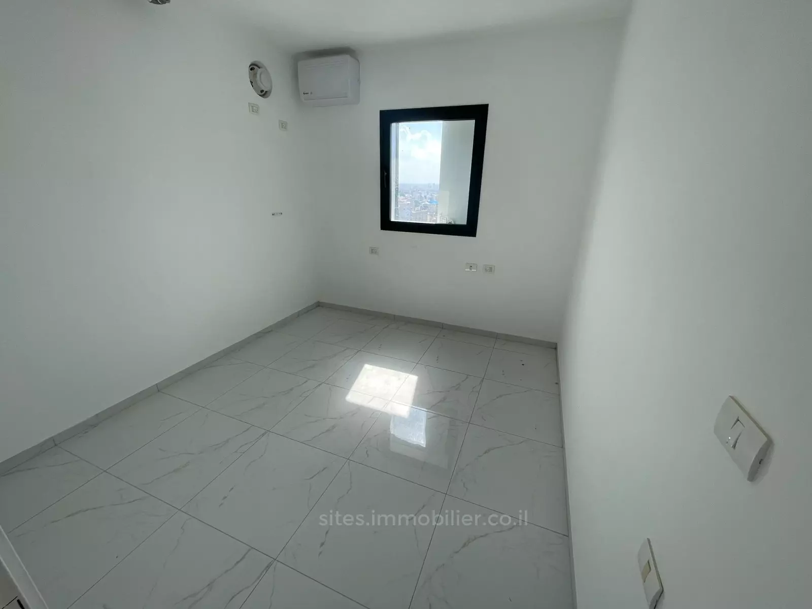 Penthouse 3 Rooms Netanya City center 457-IBL-1301