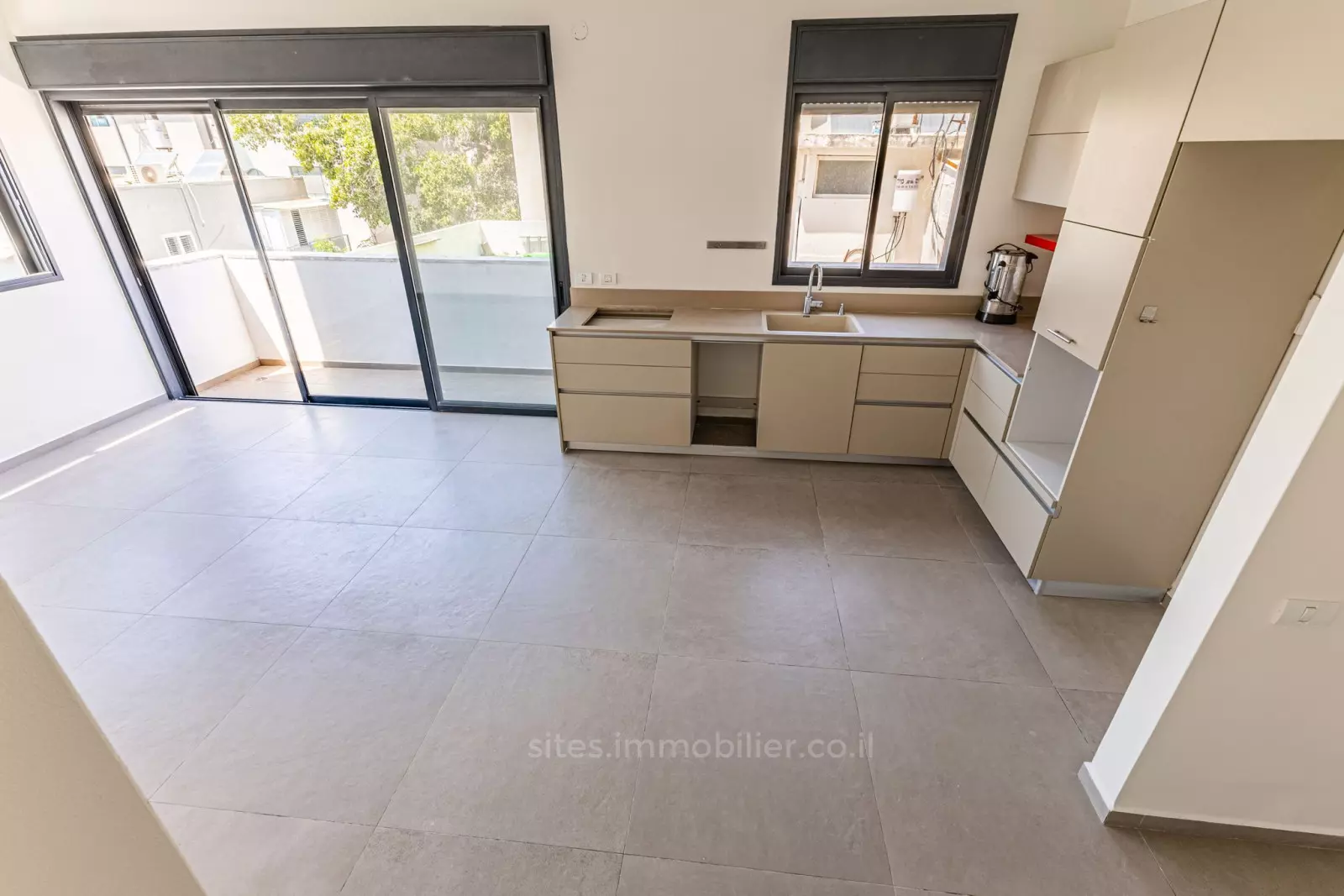 Apartment 4 rooms Tel Aviv Lev Tel-Aviv 457-IBL-1306