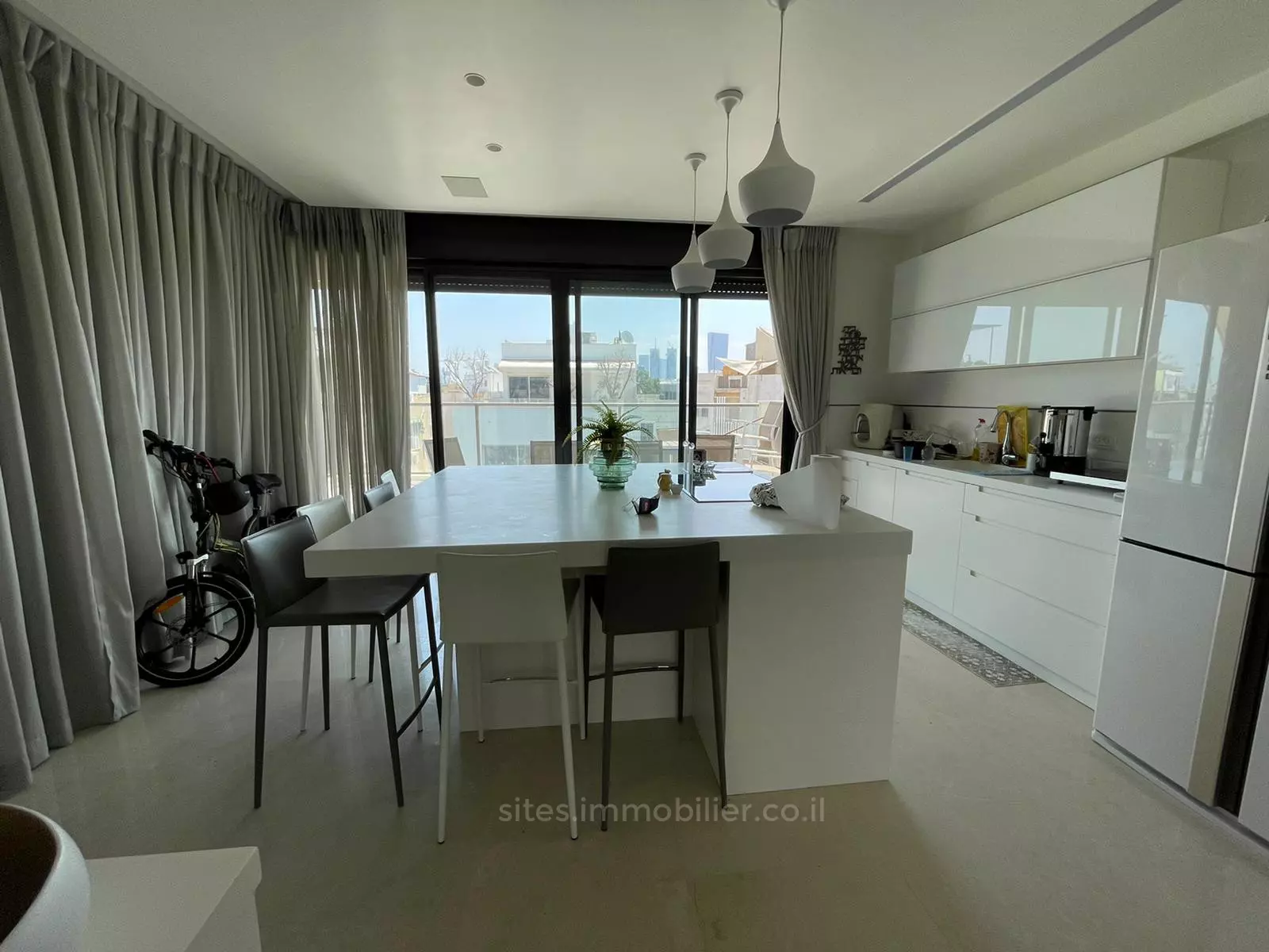 Duplex-Penthouse 4 rooms Tel Aviv City center 457-IBL-1308