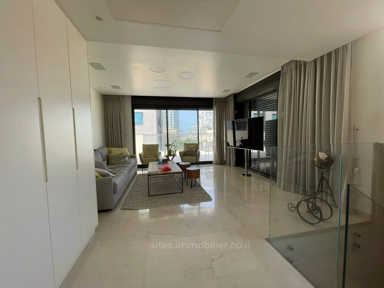 Duplex-Penthouse 4 rooms Tel Aviv City center 457-IBL-1308