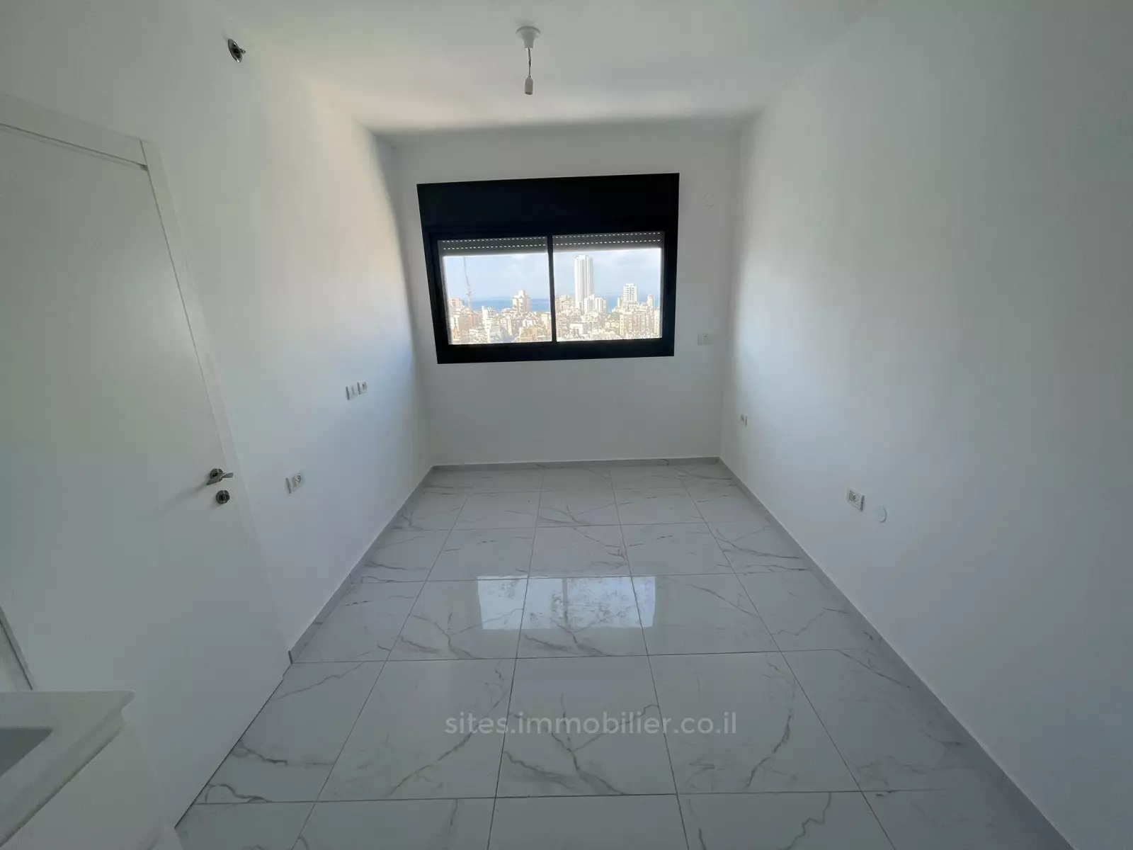 Mini-Penthouse 3 Rooms Netanya City center 457-IBL-1309