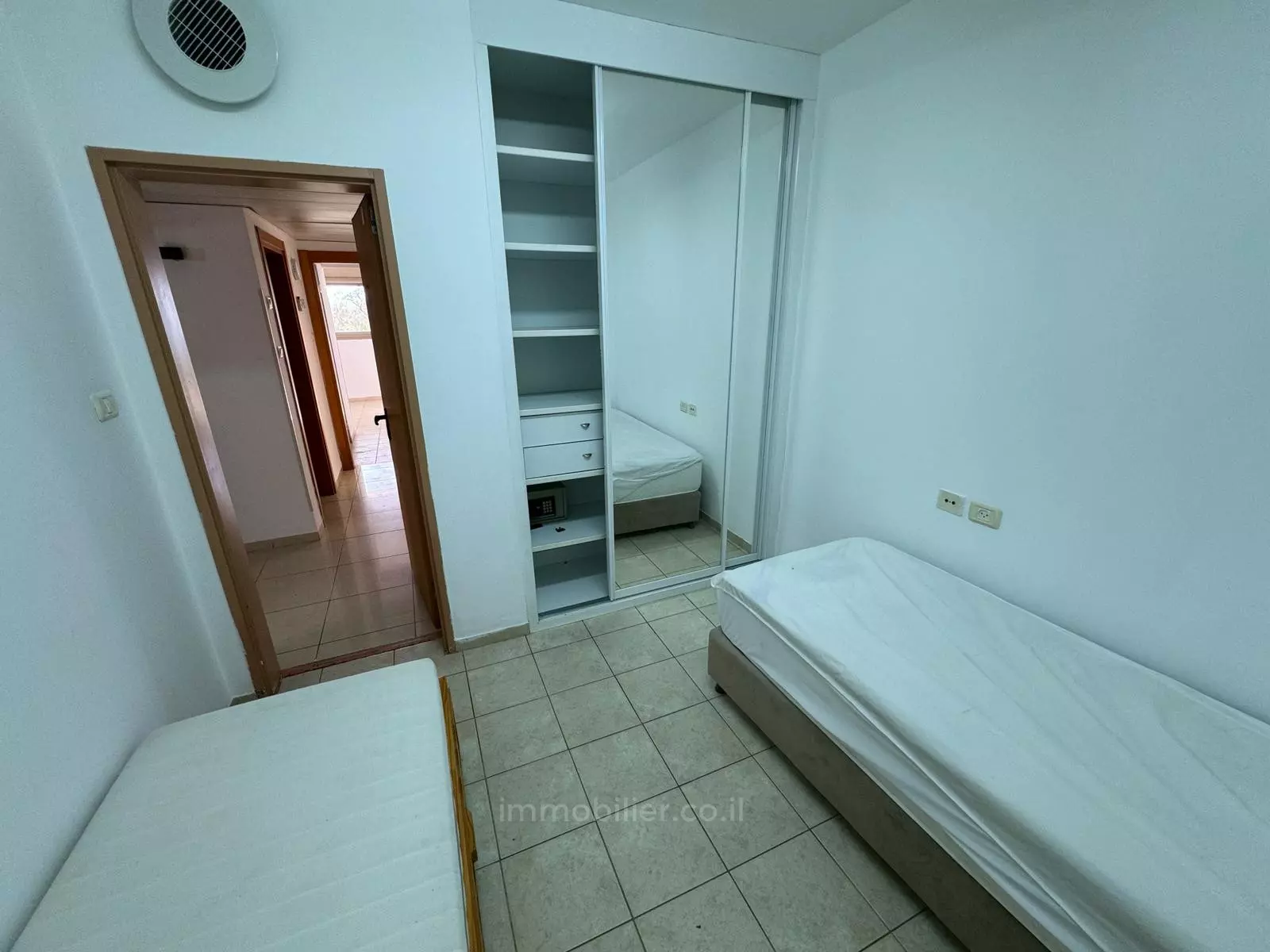 Apartment 4 Rooms Netanya Kikar 457-IBL-1310