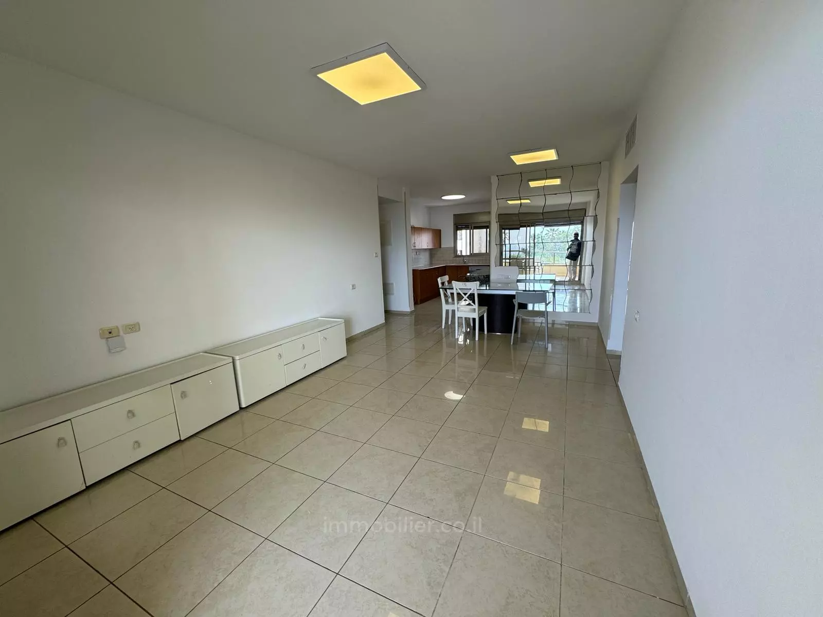 Apartment 4 Rooms Netanya Kikar 457-IBL-1310