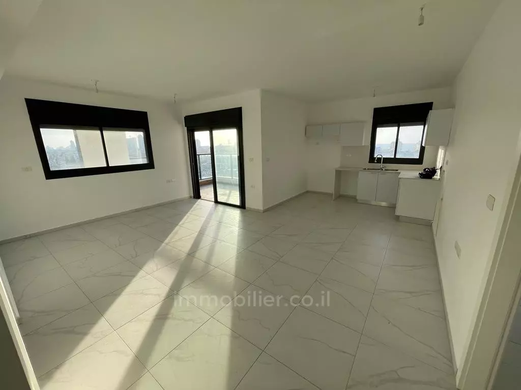 Apartment 3 Rooms Netanya City center 457-IBL-1319