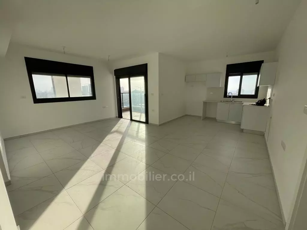 Apartment 3 Rooms Netanya City center 457-IBL-1319