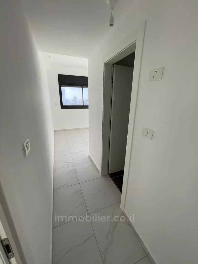 Apartment 3 Rooms Netanya City center 457-IBL-1319