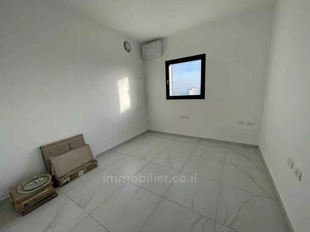 Apartment 3 Rooms Netanya City center 457-IBL-1319