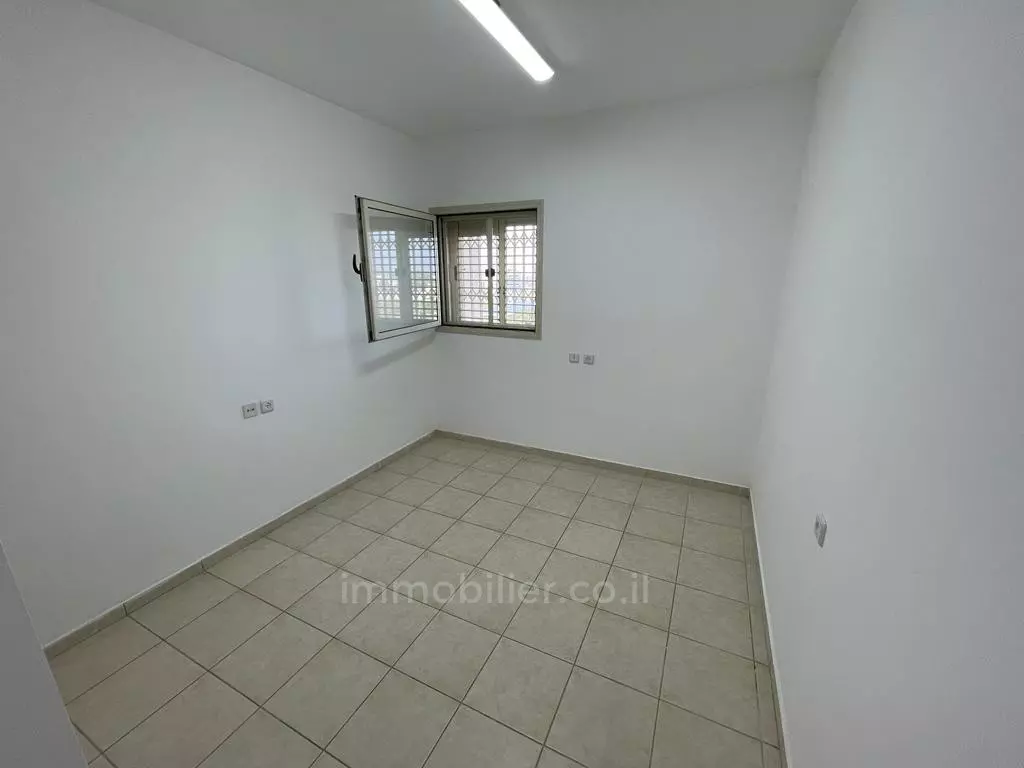 Apartment 4 rooms Netanya Kiriat Hasharon 457-IBL-1320