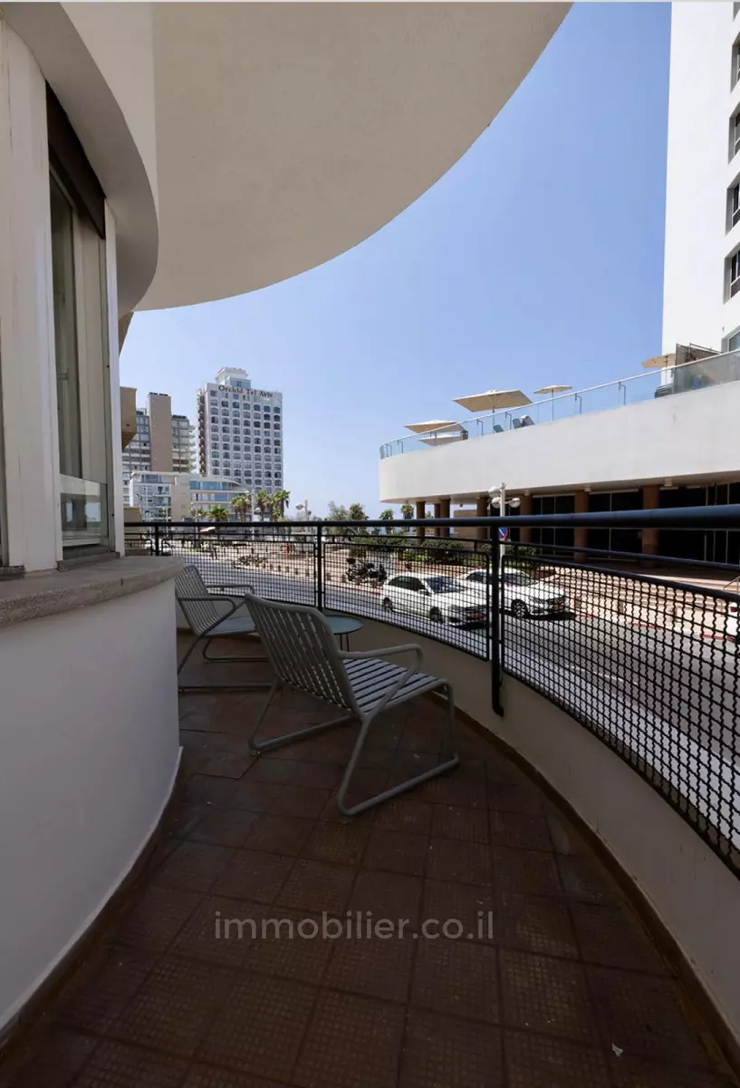 Apartment 4 rooms Tel Aviv quarter of the sea 457-IBL-1339