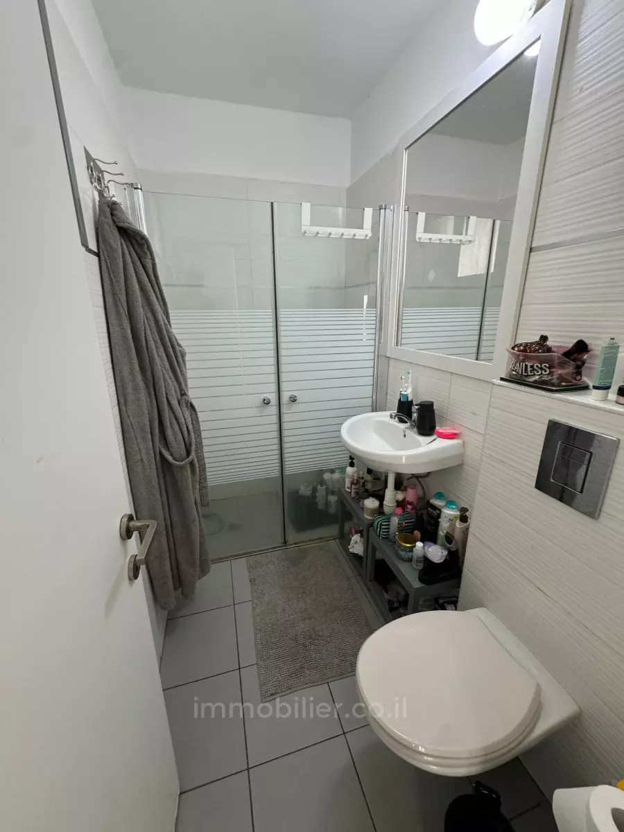 Apartment 3 Rooms Tel Aviv Florentine 457-IBL-1370