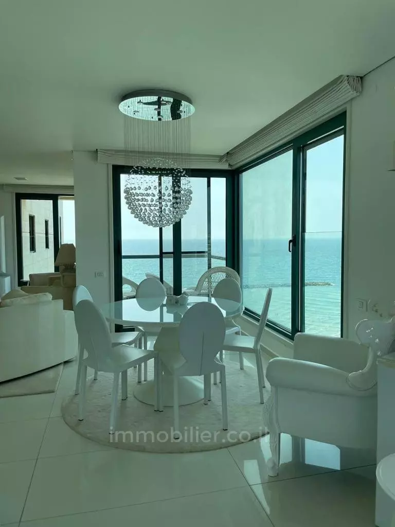 Apartment 4 rooms Tel Aviv First sea line 457-IBL-1374