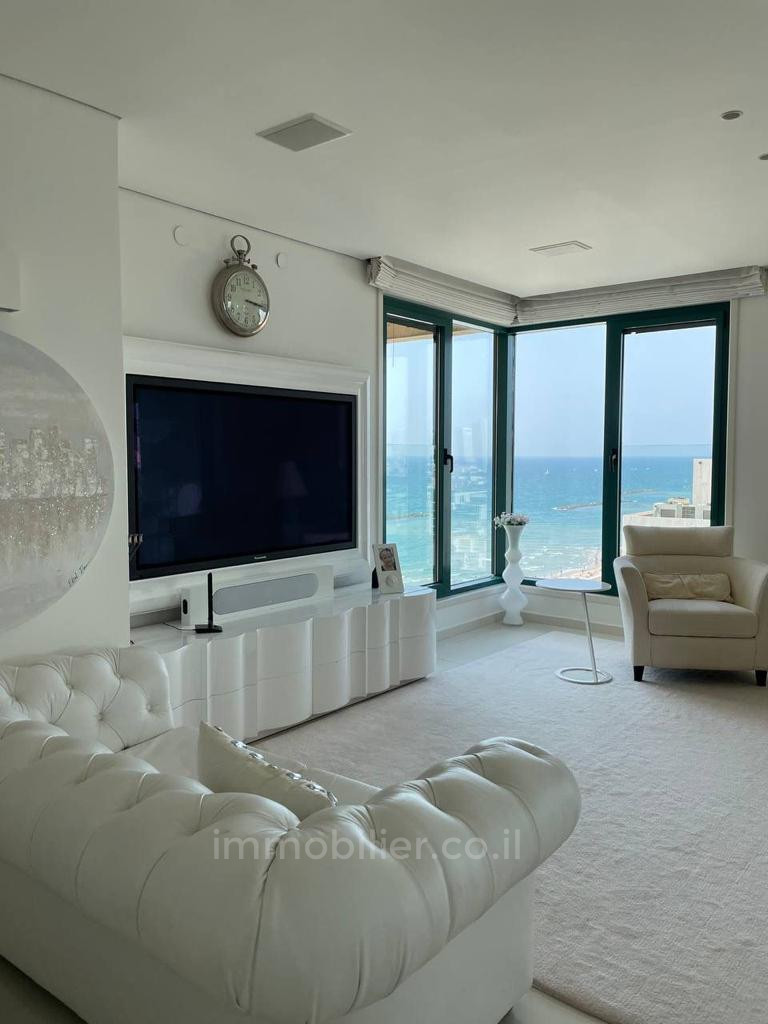 Apartment 4 Rooms Tel Aviv First sea line 457-IBL-1374