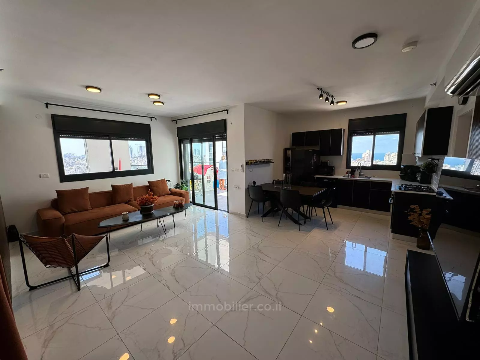 Mini-Penthouse 3 rooms Netanya City center 457-IBL-1376