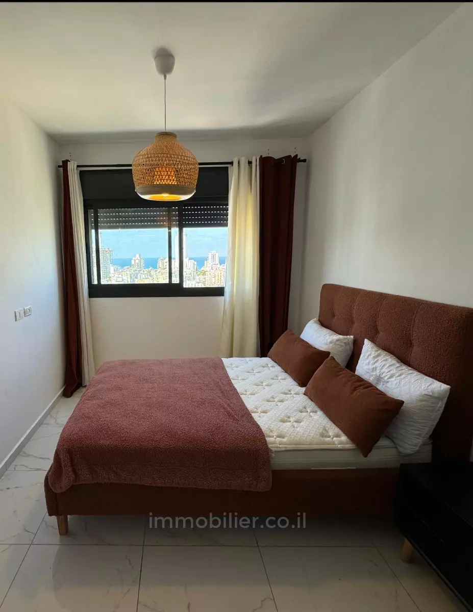 Mini-Penthouse 3 rooms Netanya City center 457-IBL-1376