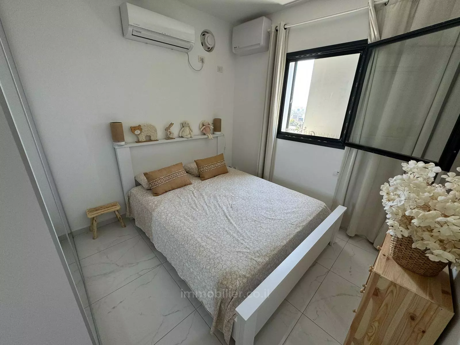 Mini-Penthouse 3 rooms Netanya City center 457-IBL-1376