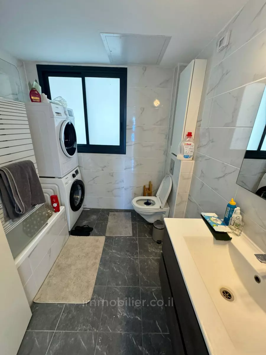 Apartment 3 rooms Netanya Kikar 457-IBL-1395