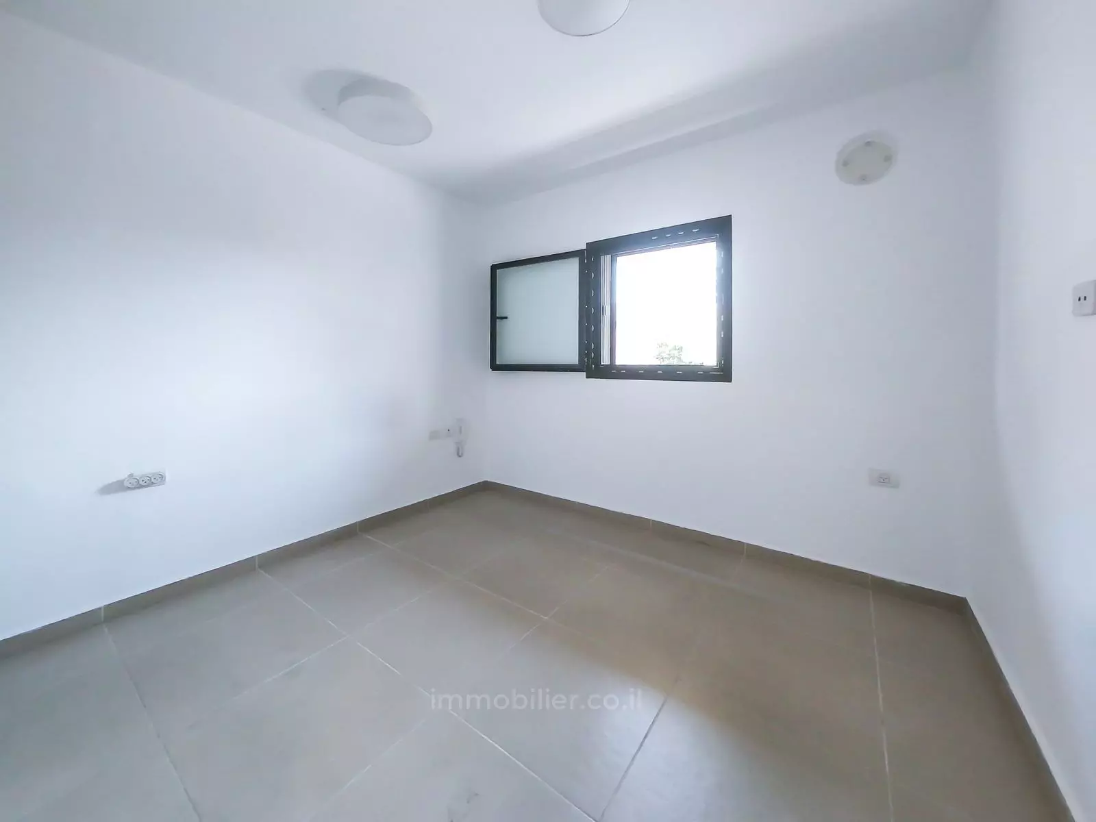 Apartment 2 rooms Tel Aviv Ben-Yehuda 457-IBL-1396