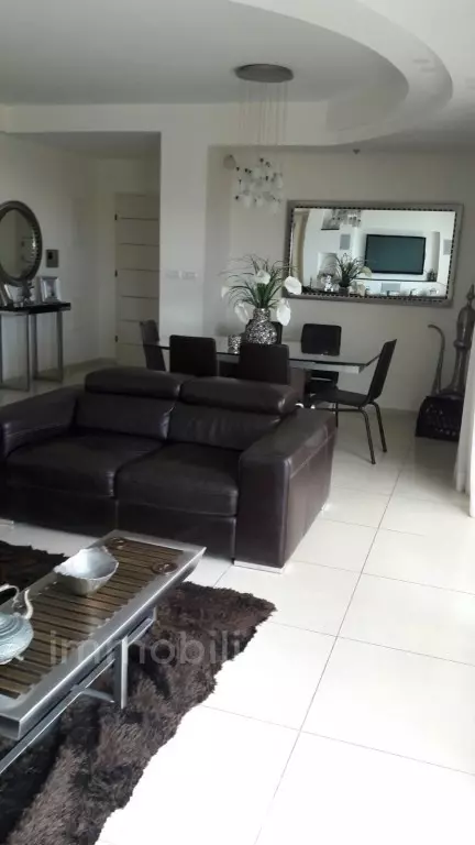 Apartment 4 rooms Netanya Nat 600 460-IBL-115