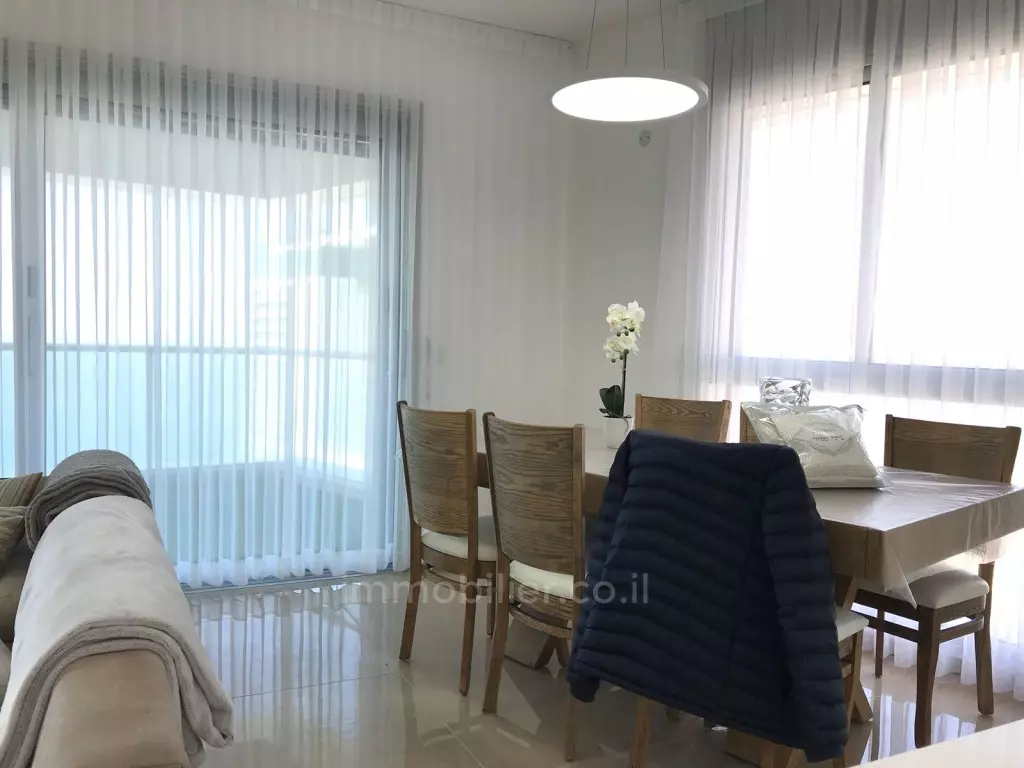 Apartment 4 rooms Netanya Nat 600 460-IBL-181