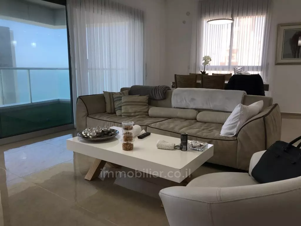 Apartment 4 rooms Netanya Nat 600 460-IBL-181