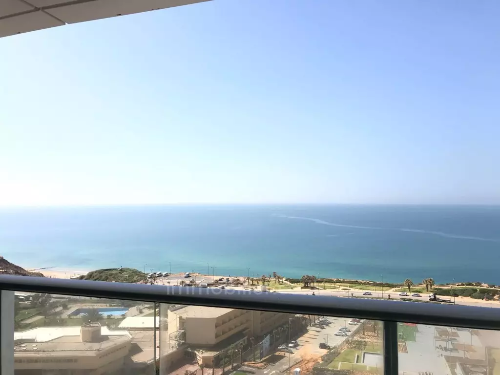 Apartment 4 rooms Netanya Nat 600 460-IBL-181