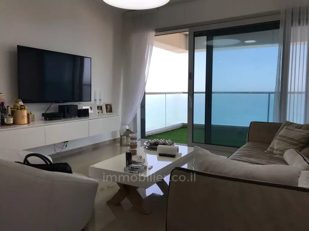 Apartment 4 rooms Netanya Nat 600 460-IBL-181