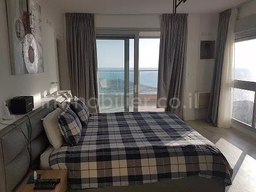 Penthouse 4.5 rooms Netanya Nat 600 460-IBL-43