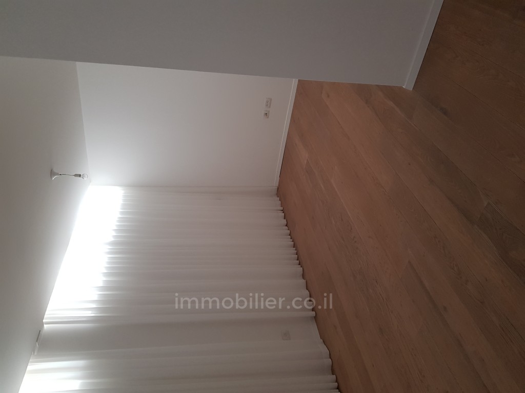 Ground floor 4 Rooms Tel Aviv Kerem Hatemanim 476-IBL-18