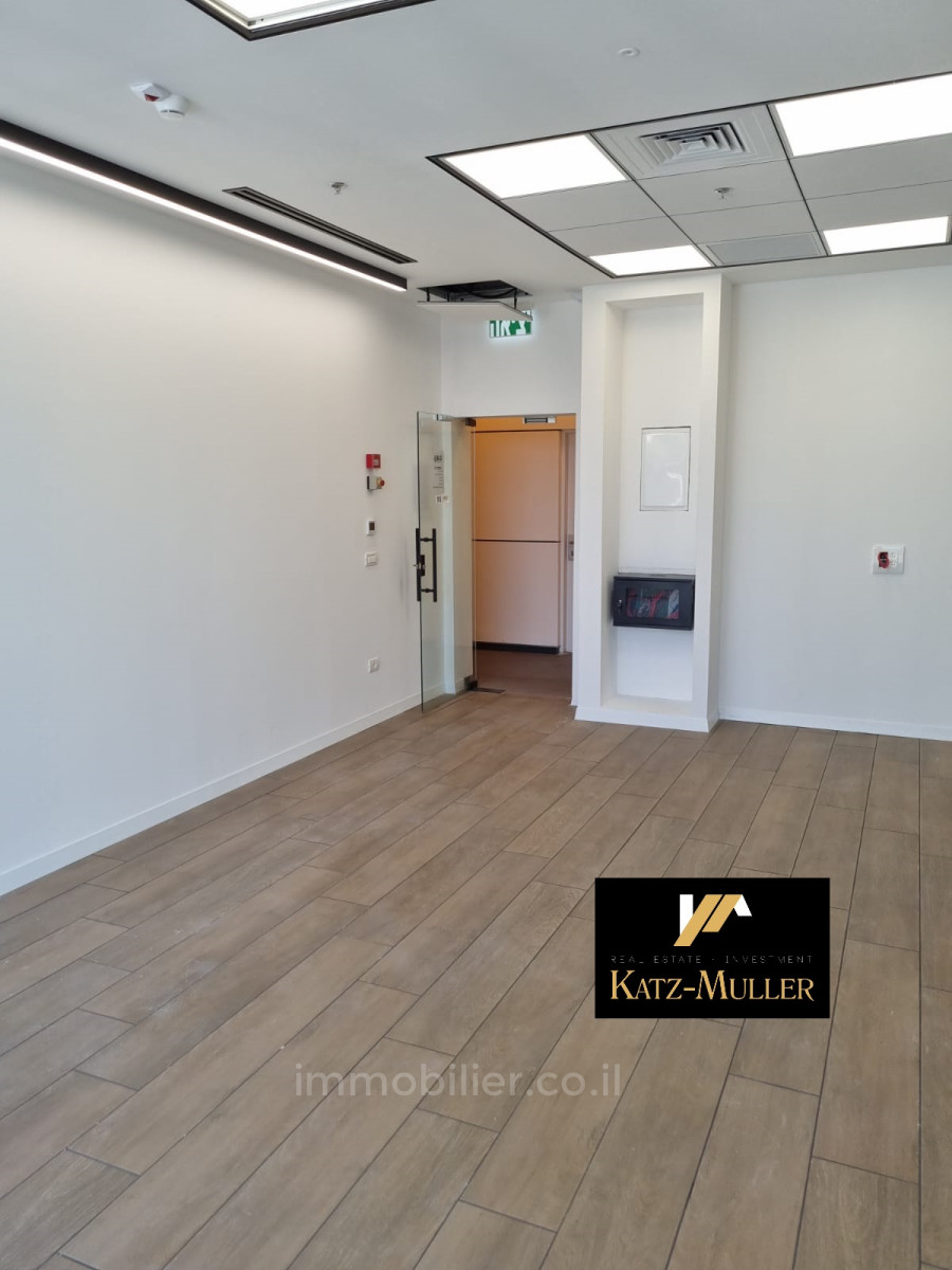 Offices 1.5 Rooms Netanya City center 478-IBL-358