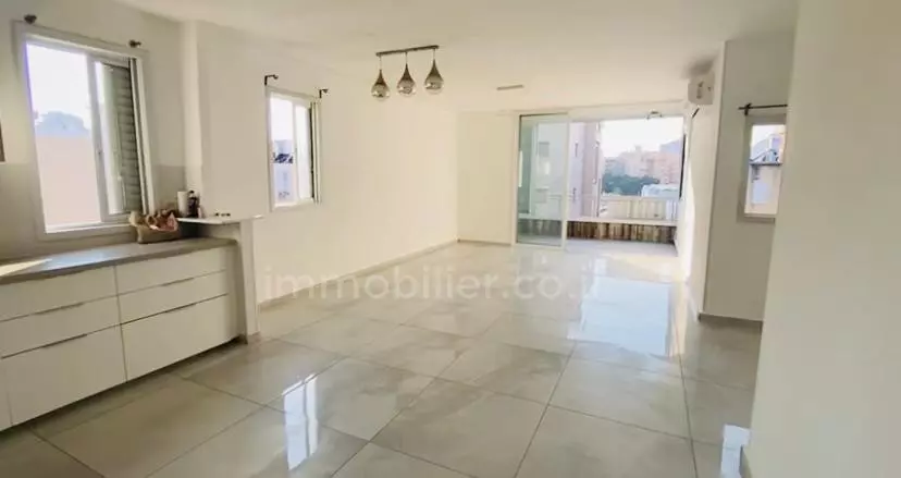 Apartment 4 rooms Netanya City center 509-IBL-40