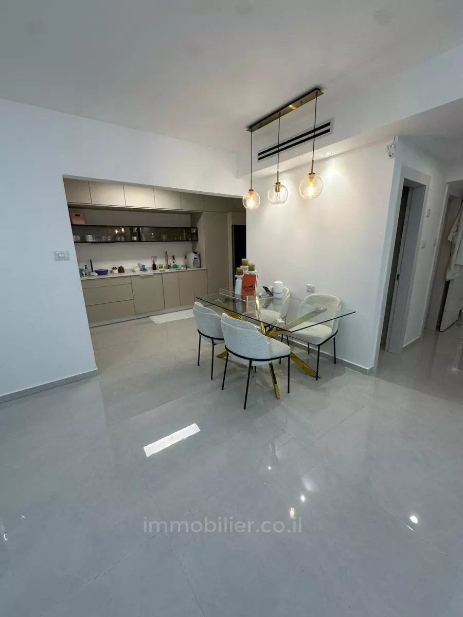 Apartment 4 Rooms Ashdod Tet vav 511-IBL-1578